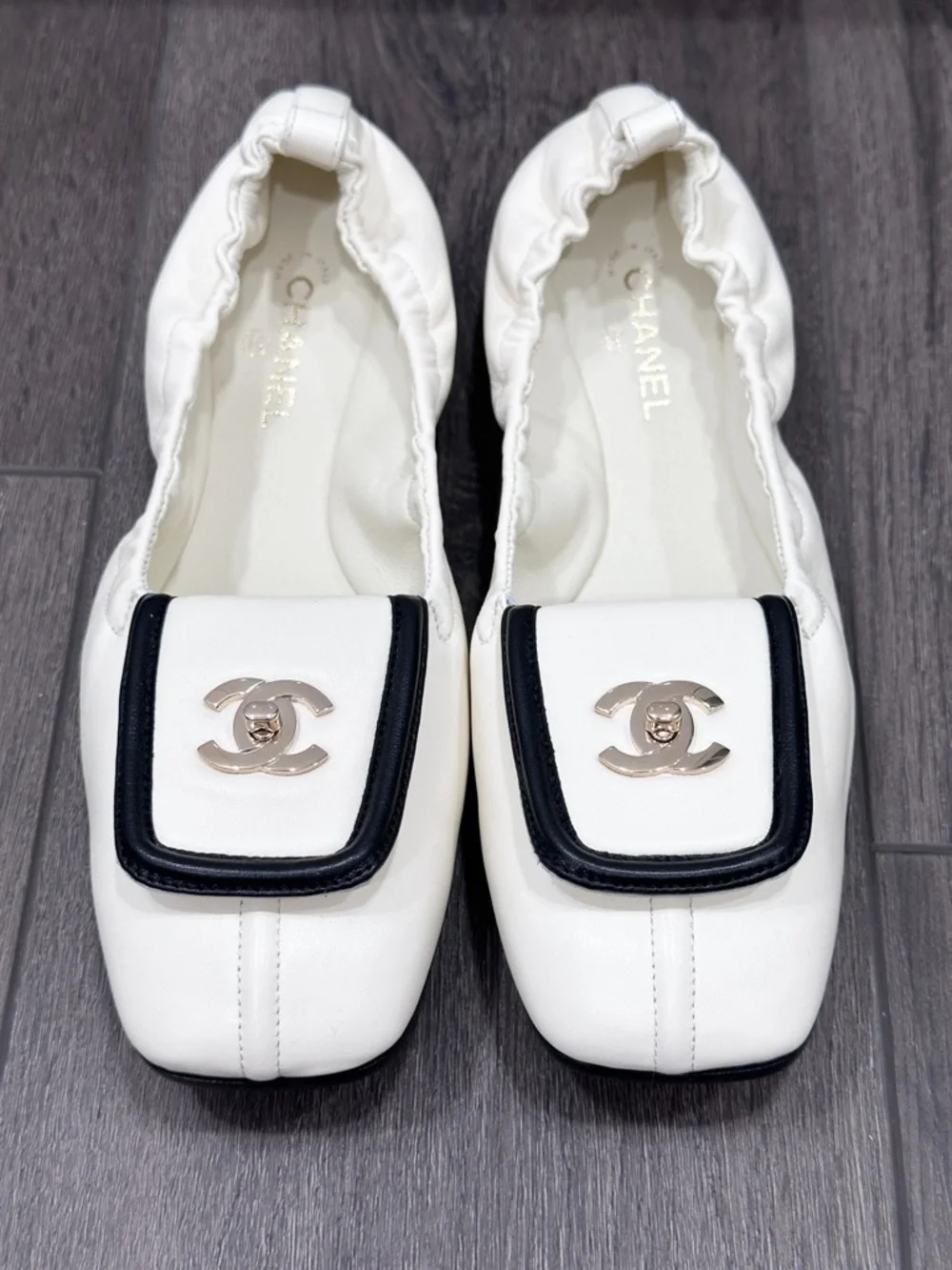 CHANEL BLAZY WHITE SQUARE TOE LEATHER CRUNCHY FLATS GOLD TURN LOCK CC LOGO 36.5 - Picture 2 of 16